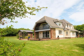 Spacious North Devon villa with beautiful garden